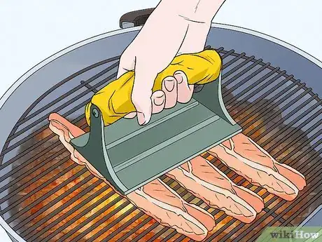 Imagen titulada Use a Grill Press Step 6