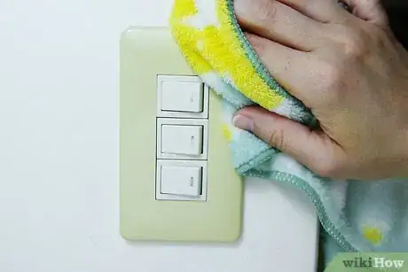 Imagen titulada Clean Light Switches Step 10