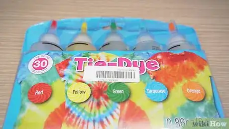 Imagen titulada Tie Dye Shoes Step 5