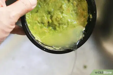 Imagen titulada Keep Guacamole Fresh Step 10