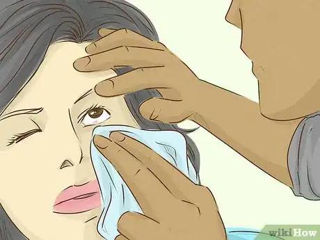 Imagen titulada Remove Something from Your Eye Step 8