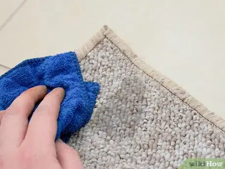 Imagen titulada Get Stains Out of Carpet Step 1