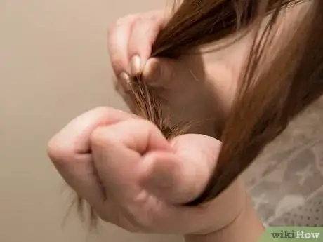 Imagen titulada Get Rid of Tangles in Your Hair Step 3