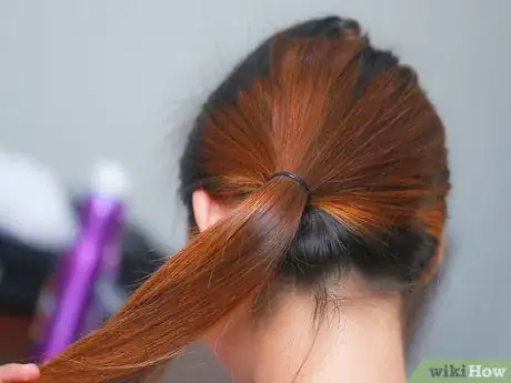 Imagen titulada Do Hairstyles With a Twisty Bump Step 9