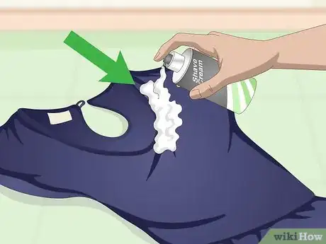 Imagen titulada Remove Foundation from Clothes Step 1