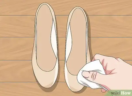 Imagen titulada Clean Soft Ballet Slippers Step 1