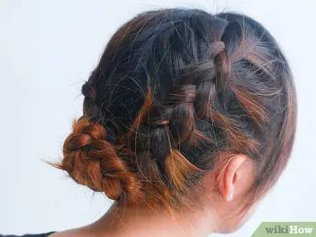 Imagen titulada Braid Short Hair Step 25