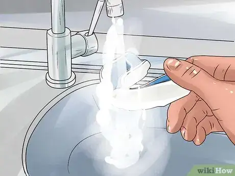 Imagen titulada Clean a Mouth Guard Step 11