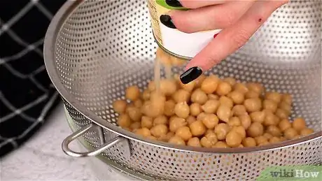 Imagen titulada Cook Canned Chickpeas Step 1