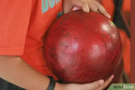 Imagen titulada Pick a Bowling Ball Step 5