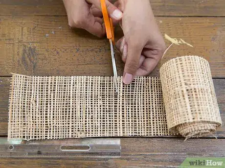 Imagen titulada Make a Burlap Bow Step 4