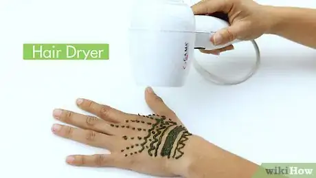 Imagen titulada Use Henna for Skin Step 16