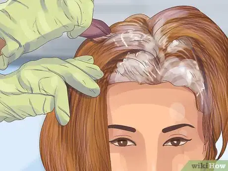 Imagen titulada Apply Highlight and Lowlight Foils to Hair Step 16