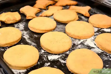 Imagen titulada Make Baking Soda Biscuits Step 11