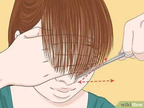 Imagen titulada Cut Your Own Bangs Step 15