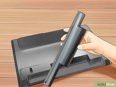 Imagen titulada Save Your Laptop After Water Damage with Rice Step 3