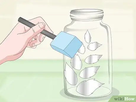 Imagen titulada Paint Glass Jars Step 18