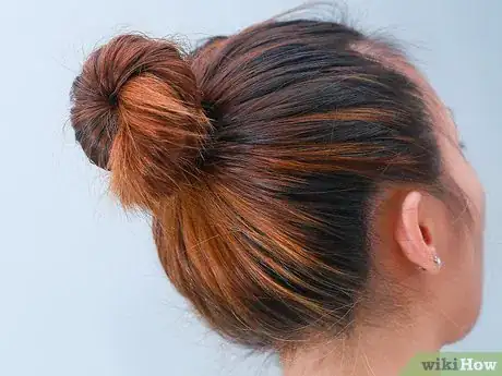 Imagen titulada Do a Doughnut Bun Without a Doughnut Step 4