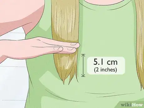 Imagen titulada Trim Your Hair when Growing It Out Step 13