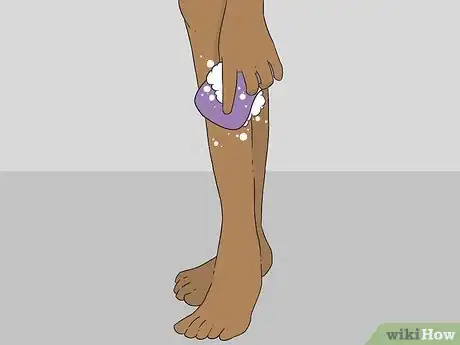 Imagen titulada Shave Your Legs Step 10