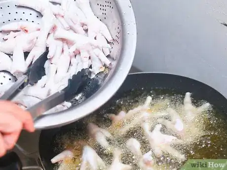 Imagen titulada Cook Chicken Feet Step 7