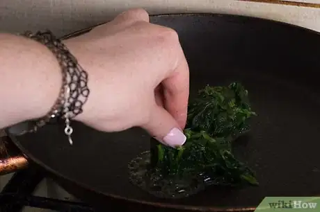 Imagen titulada Prepare Frozen Spinach Step 1