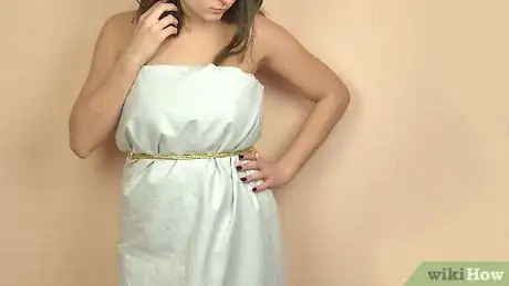 Imagen titulada Make a Female Toga Step 19