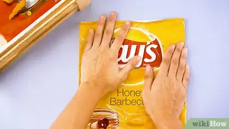 Imagen titulada Close a Bag of Chips by Folding It Step 5