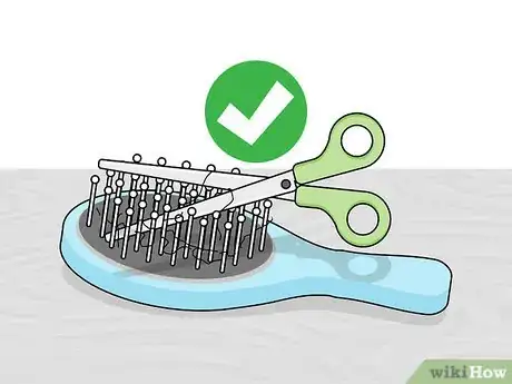 Imagen titulada Clean a Bristled Hairbrush Step 5