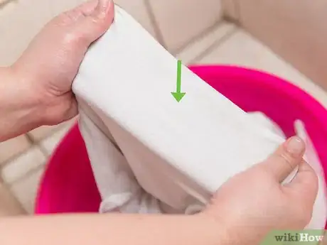 Imagen titulada Remove Grass Stains from Clothing Step 12