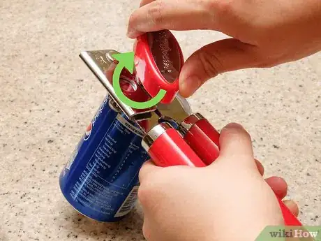 Imagen titulada Disguise Your Beer Can With a Soda Can Step 2