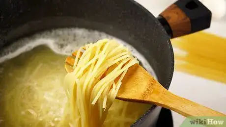 Imagen titulada Keep Spaghetti from Sticking Step 7