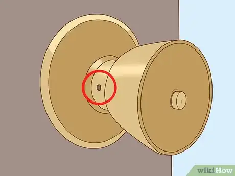 Imagen titulada Remove a Door Handle Step 5