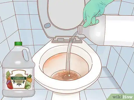 Imagen titulada Unclog a Toilet with Baking Soda Step 3