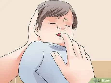 Imagen titulada Perform the Heimlich Maneuver on a Toddler Step 16