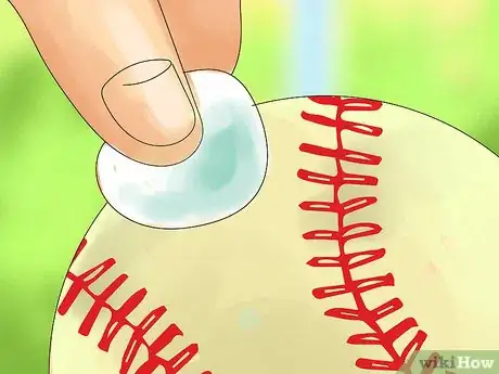 Imagen titulada Clean a Dirty Baseball Step 11