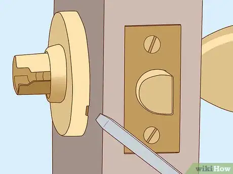 Imagen titulada Remove a Door Handle Step 9