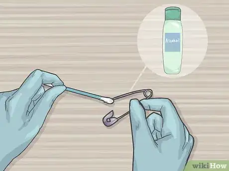 Imagen titulada Pierce Your Ear with a Safety Pin Step 3