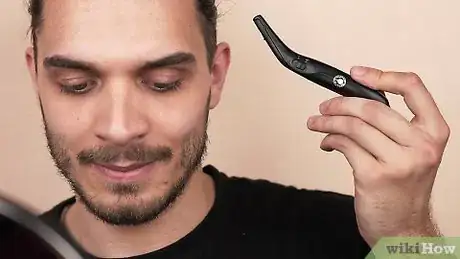 Imagen titulada Trim Eyebrows (for Men) Step 9