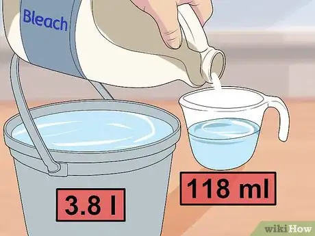 Imagen titulada Clean a Bathtub with Bleach Step 3