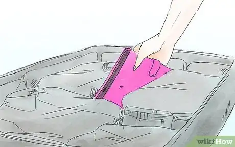 Imagen titulada Pack a Bag or Suitcase Efficiently Step 7