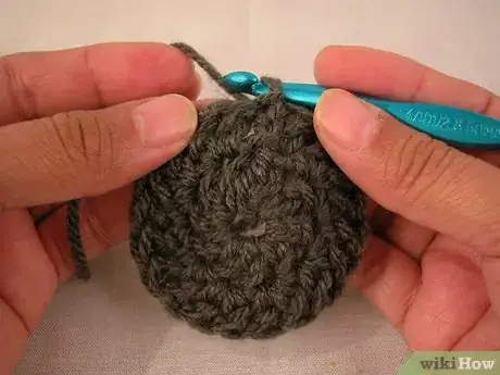 Imagen titulada Crochet a Skull Cap Step 3