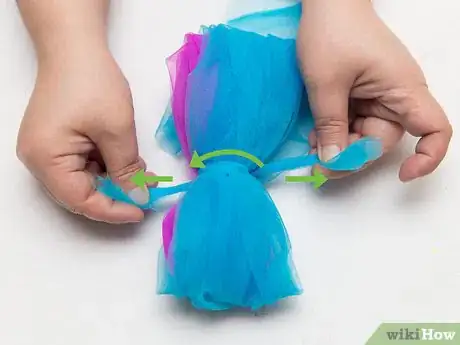 Imagen titulada Make Tulle Pom Poms Step 5