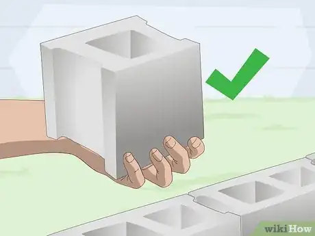 Imagen titulada Build a Cinder Block Wall Step 18