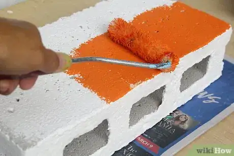 Imagen titulada Paint Cinder Blocks Step 10