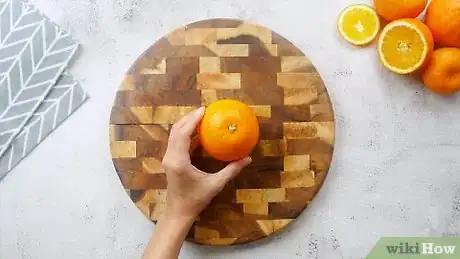 Imagen titulada Cut an Orange Step 1