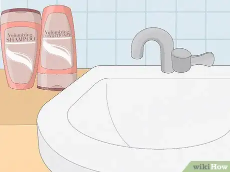 Imagen titulada Wash Hair in a Sink Step 4