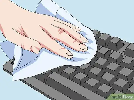 Imagen titulada Clean a Keyboard Step 7