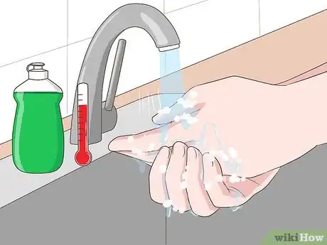 Imagen titulada Get Stain Off Your Hands Step 6
