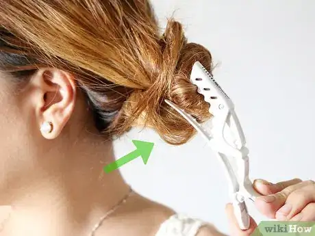 Imagen titulada Get Soft Curls Step 15